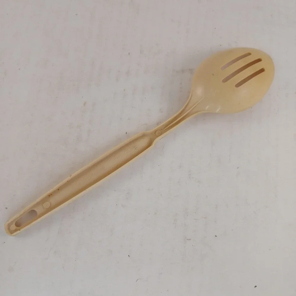 Ekco Slotted‎ Serving Spoon Plastic Almond Tan VTG Kitchen Utensil US